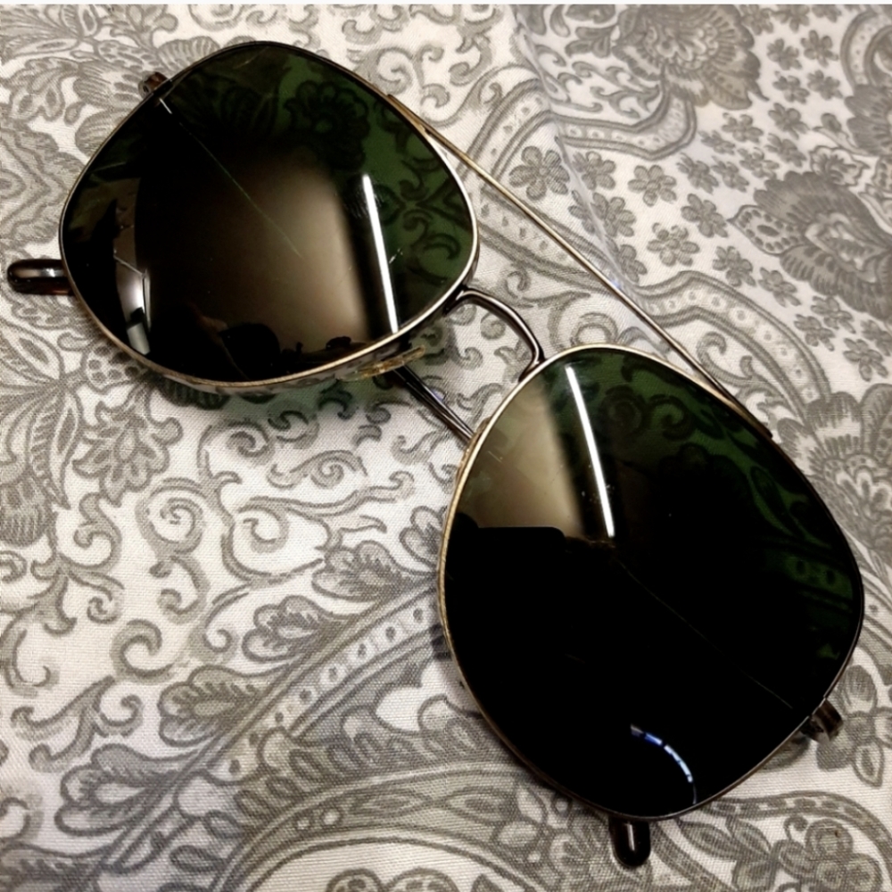 Oliver Peoples "Clifton" Aviator style  sunglasses